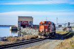 CN 4711 pulls cars out of the ferry